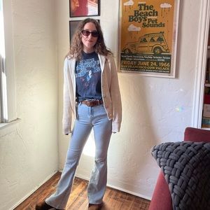 Collared Cream Cardigan with Abalone Buttons 
Small
Polo Jeans Co. Ralph Lauren